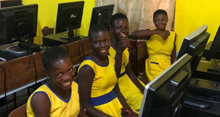 L'ONG Nasco obre una aula informàtica a Ghana amb el suport de l'Ajuntament de Sant Quirze
